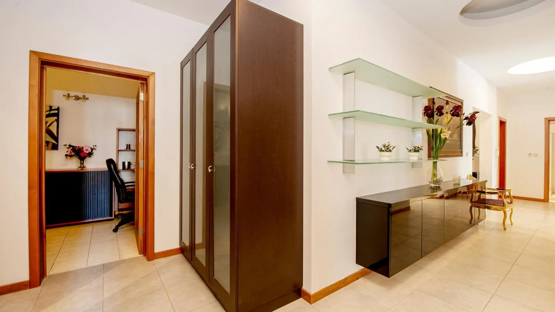 St. Julians Portomaso Marina Antique Apartment سانت جوليان مالطا