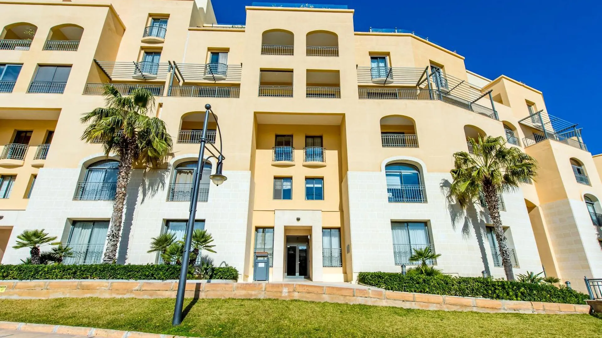 St. Julians Portomaso Marina Antique Apartment سانت جوليان